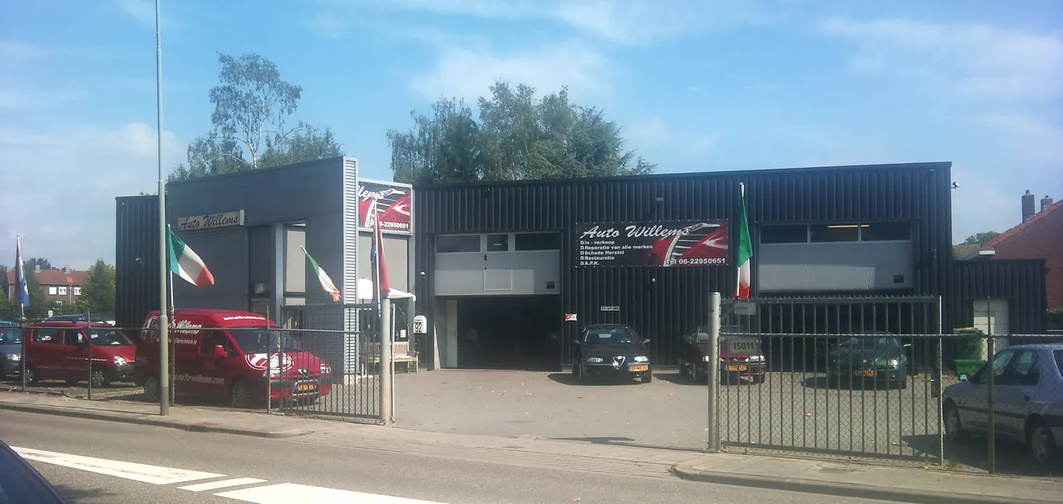 Het pand van Auto Willems aan de Kampstraat 92 in Geleen